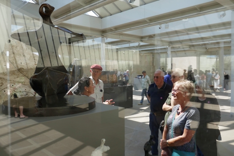 De Museumgroep in het Museum aan Zee
