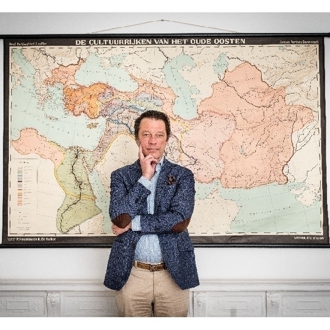 Koert Debeuf voor landkaart