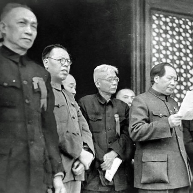 Mao maakt stichting Volksrepubliek China bekend